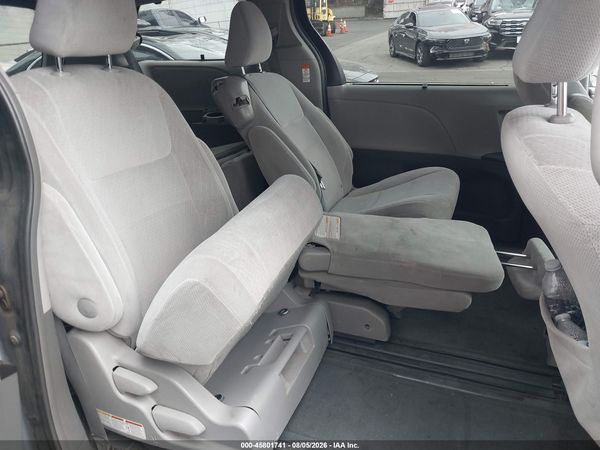 2015 TOYOTA SIENNA LE 8 PASSENGER