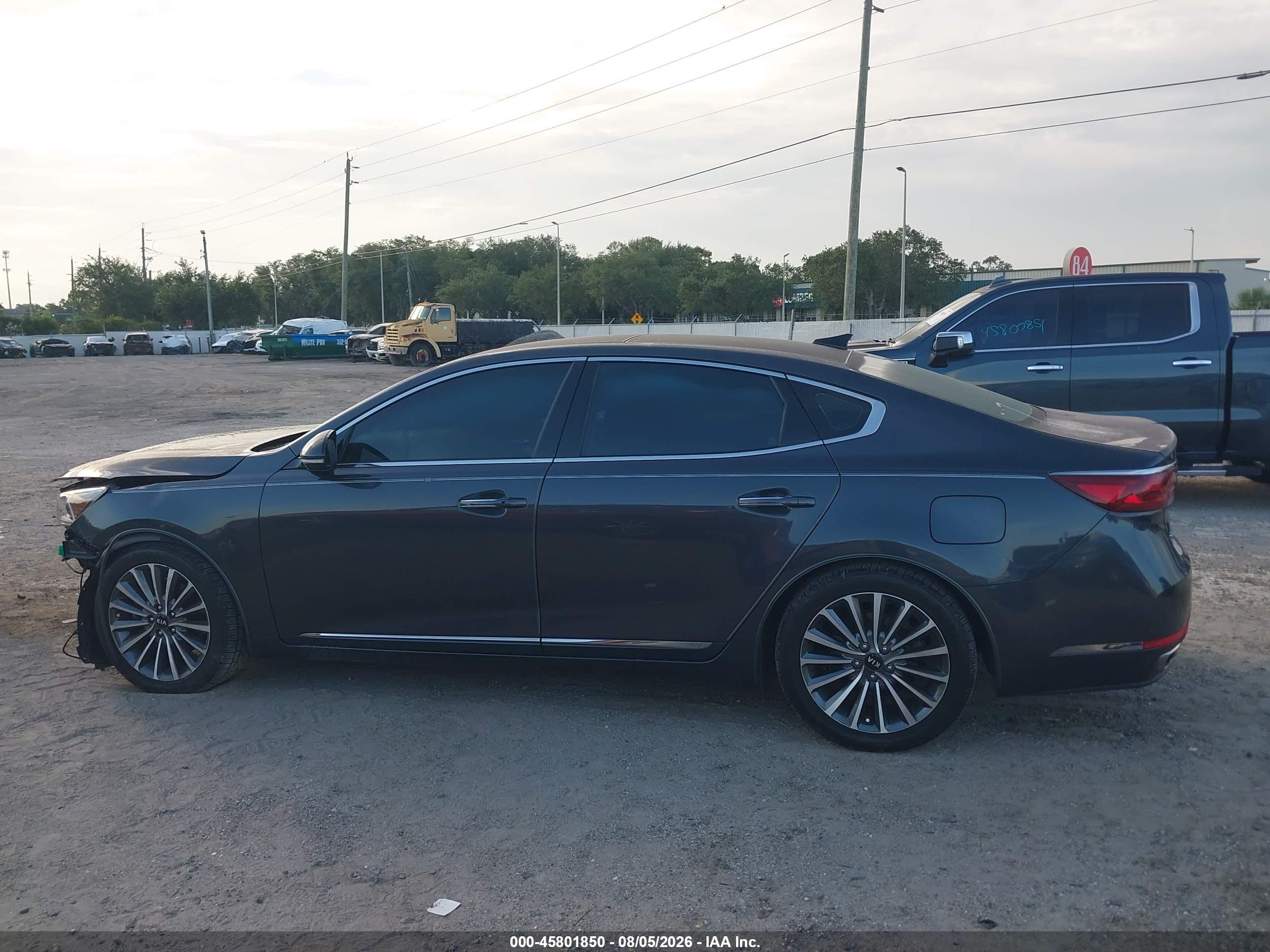 2017 KIA CADENZA PREMIUM