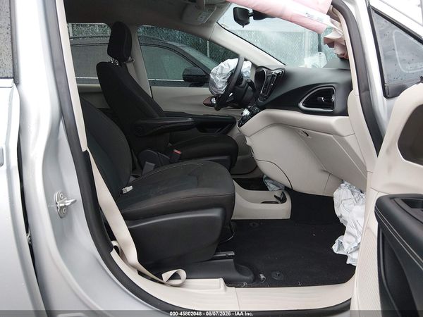 2023 CHRYSLER VOYAGER LX — I5