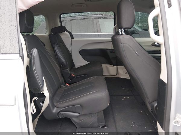 2023 CHRYSLER VOYAGER LX — I8