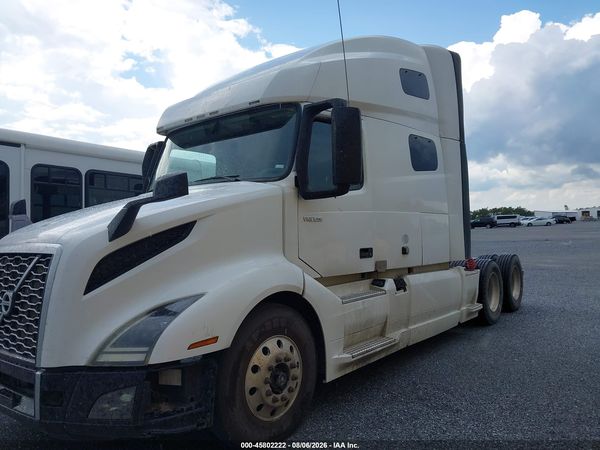 2020 VOLVO VNL