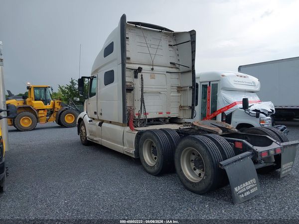 2020 VOLVO VNL
