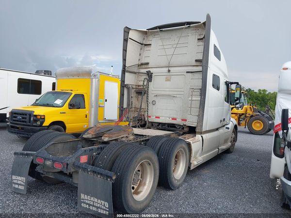2020 VOLVO VNL