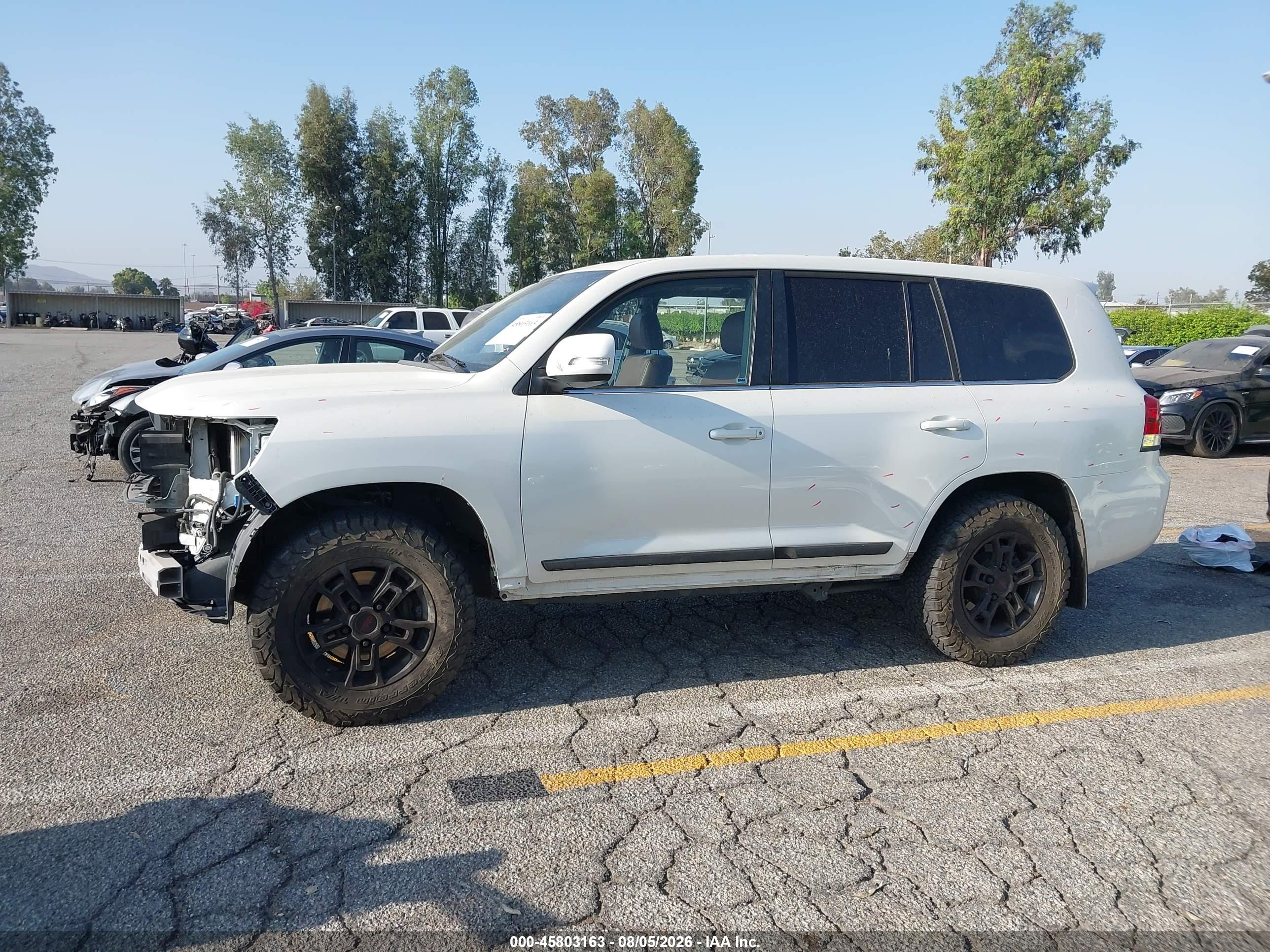 2019 TOYOTA LAND CRUISER V8