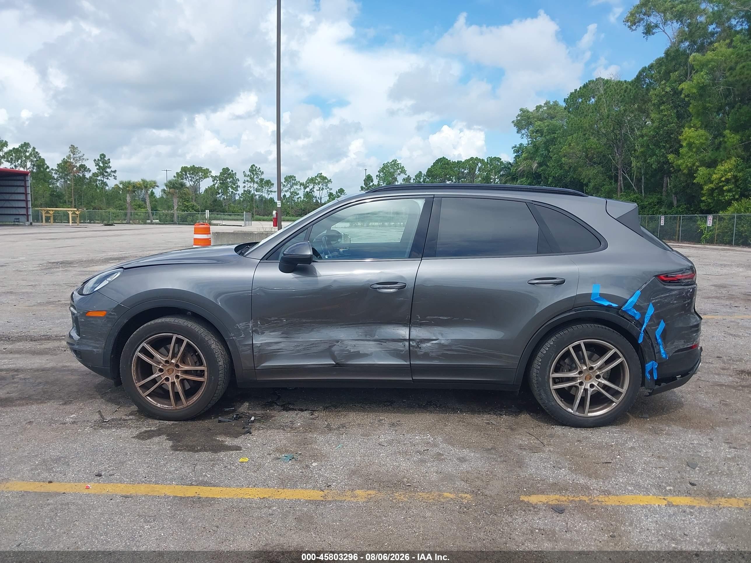 2019 PORSCHE CAYENNE