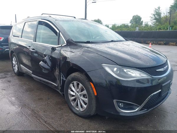 2018 CHRYSLER PACIFICA TOURING L — I1
