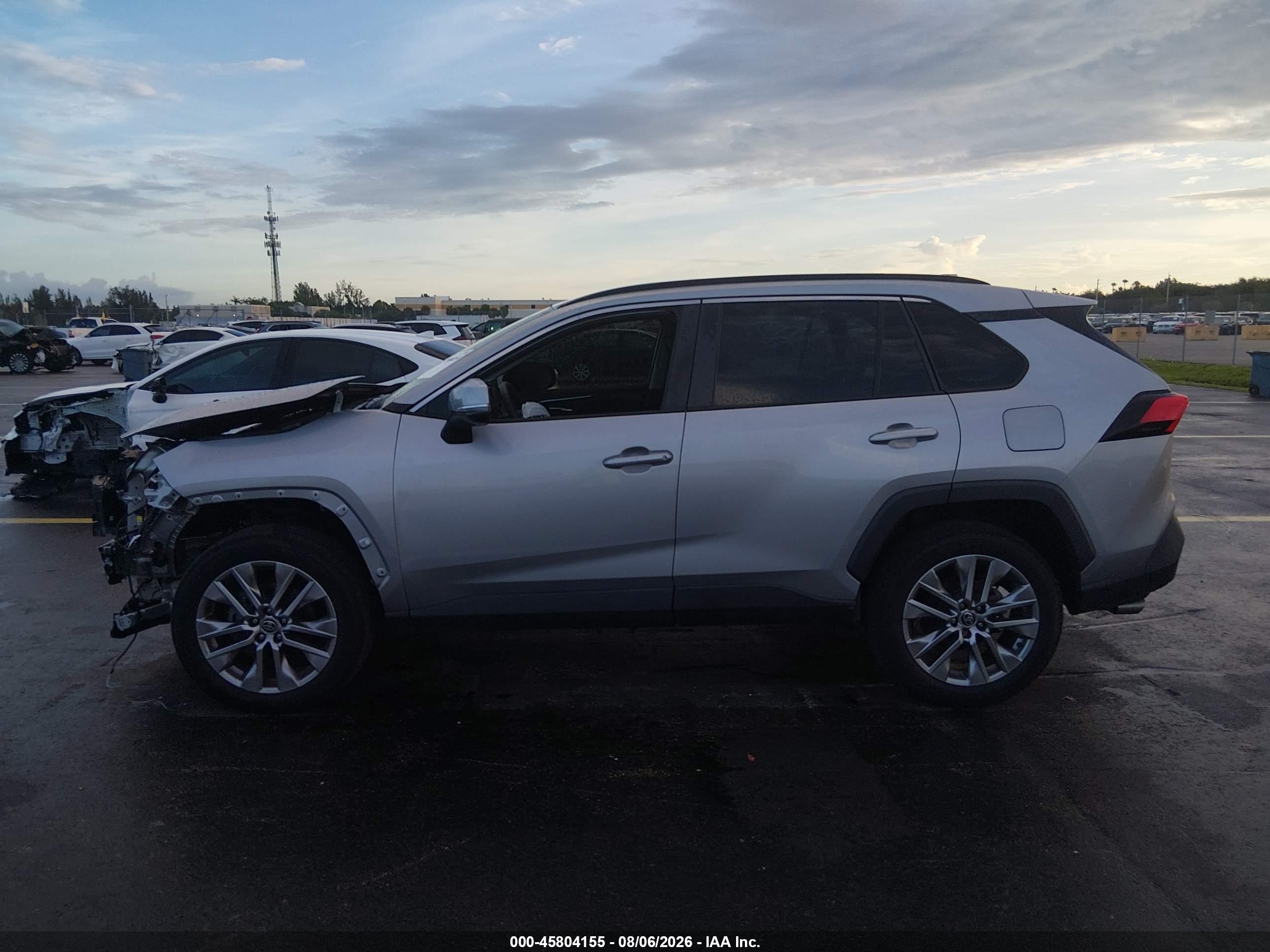 2022 TOYOTA RAV4 XLE PREMIUM