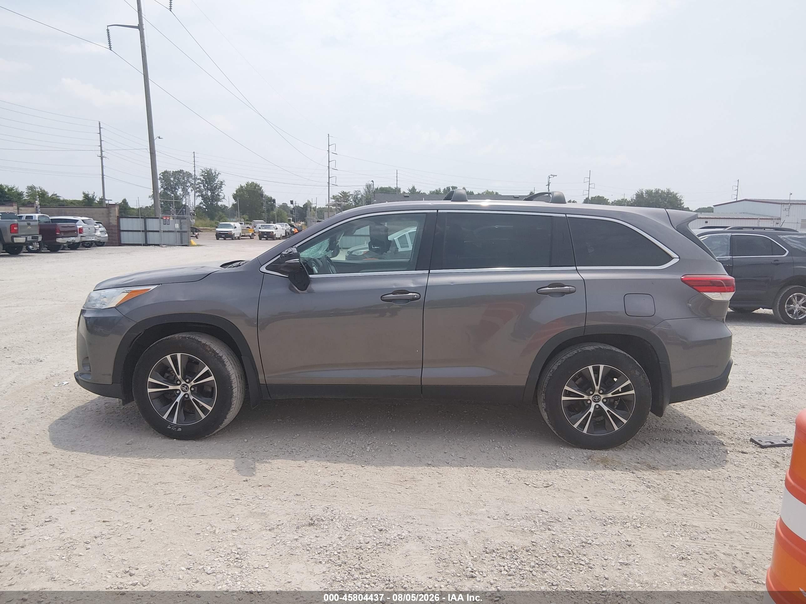 2019 TOYOTA HIGHLANDER LE