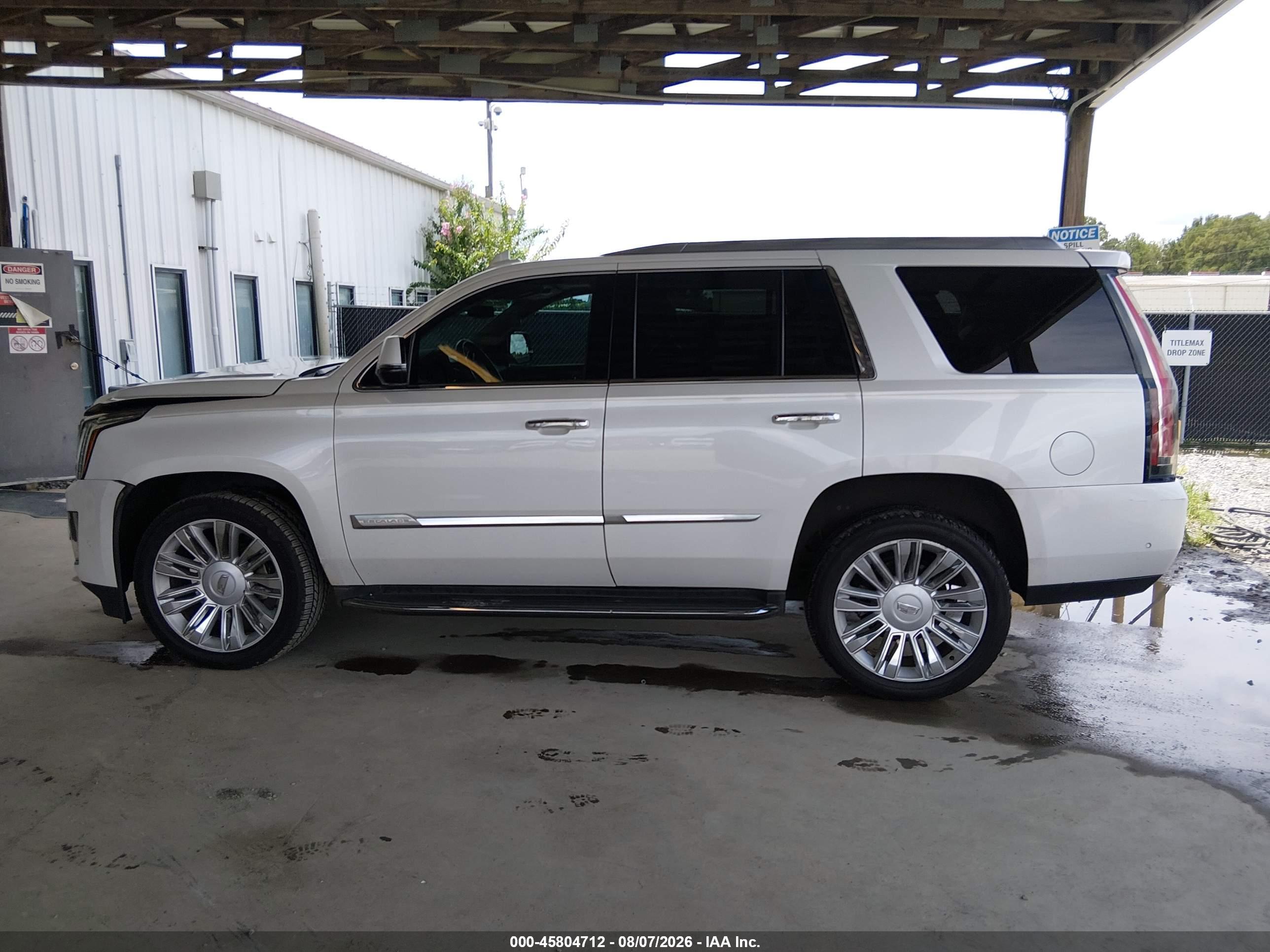 2017 CADILLAC ESCALADE LUXURY