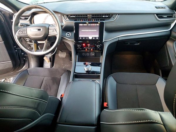 2024 JEEP GRAND CHEROKEE LAREDO 4X4