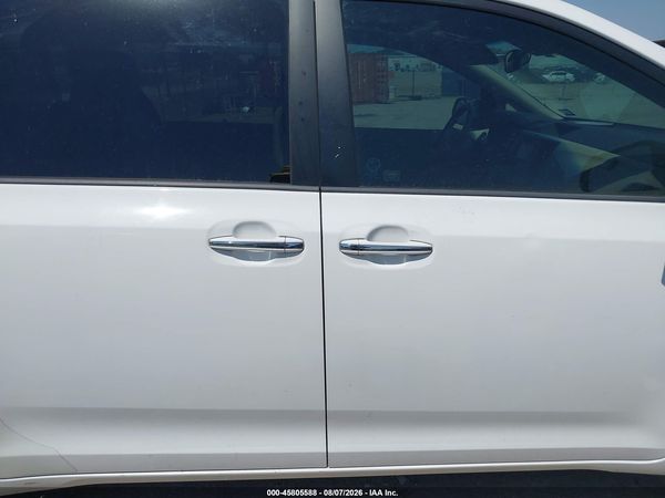 2013 TOYOTA SIENNA XLE V6 8 PASSENGER