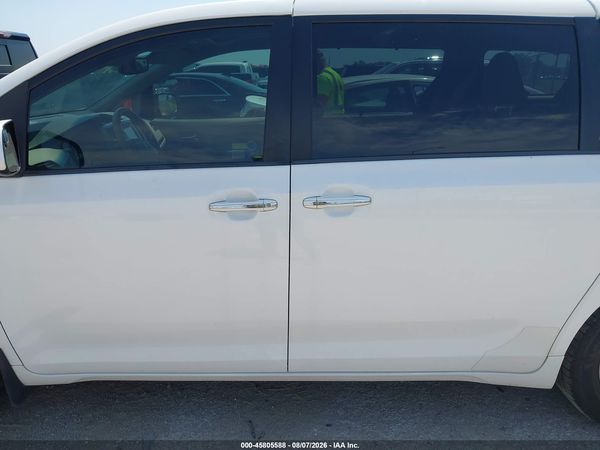 2013 TOYOTA SIENNA XLE V6 8 PASSENGER