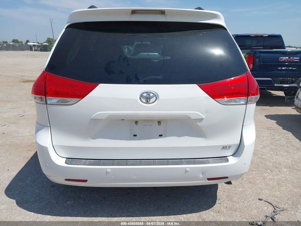 2013 TOYOTA SIENNA XLE V6 8 PASSENGER