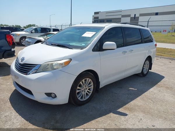2013 TOYOTA SIENNA XLE V6 8 PASSENGER