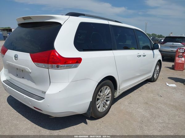 2013 TOYOTA SIENNA XLE V6 8 PASSENGER
