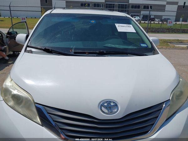 2013 TOYOTA SIENNA XLE V6 8 PASSENGER