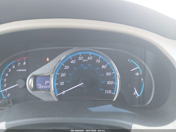 2013 TOYOTA SIENNA XLE V6 8 PASSENGER