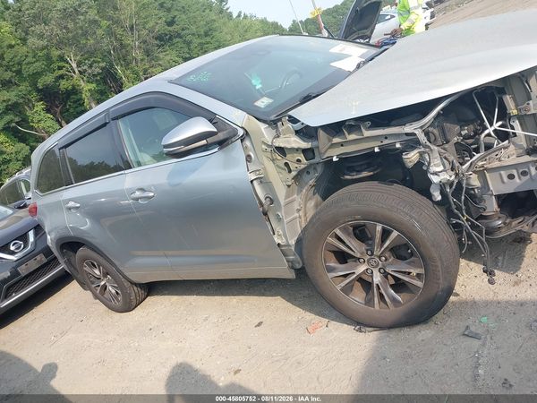 2018 TOYOTA HIGHLANDER LE
