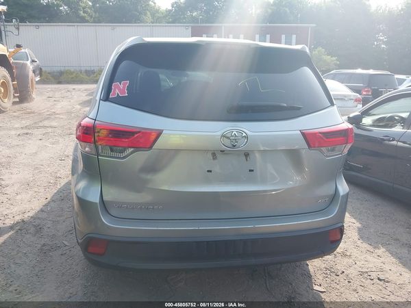 2018 TOYOTA HIGHLANDER LE