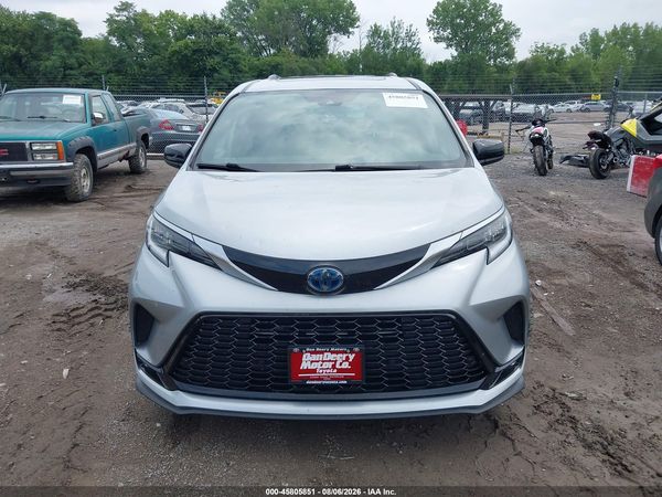 2021 TOYOTA SIENNA XSE