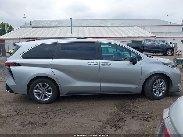 2021 TOYOTA SIENNA XSE