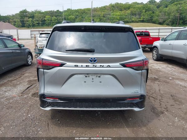 2021 TOYOTA SIENNA XSE