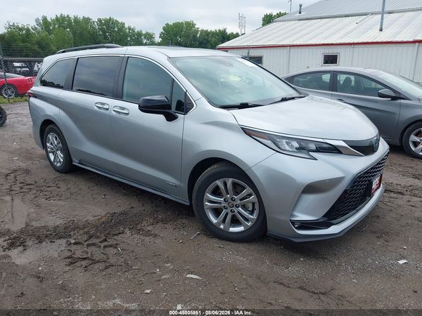 2021 TOYOTA SIENNA XSE
