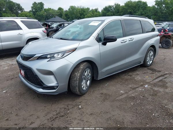 2021 TOYOTA SIENNA XSE
