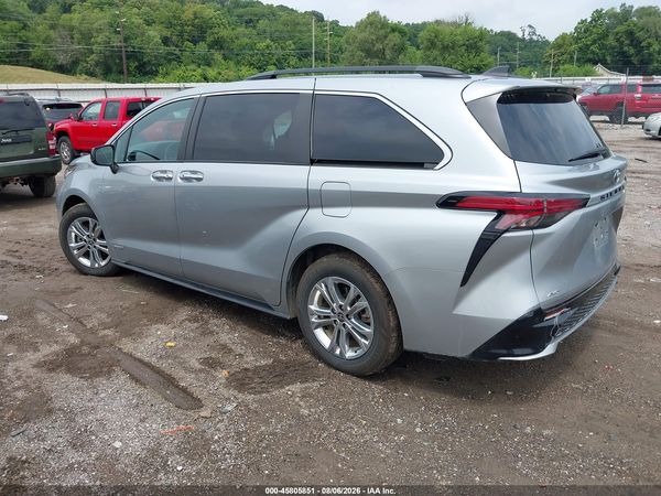 2021 TOYOTA SIENNA XSE