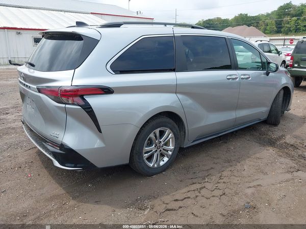 2021 TOYOTA SIENNA XSE