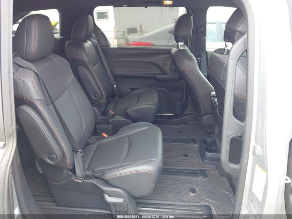 2021 TOYOTA SIENNA XSE
