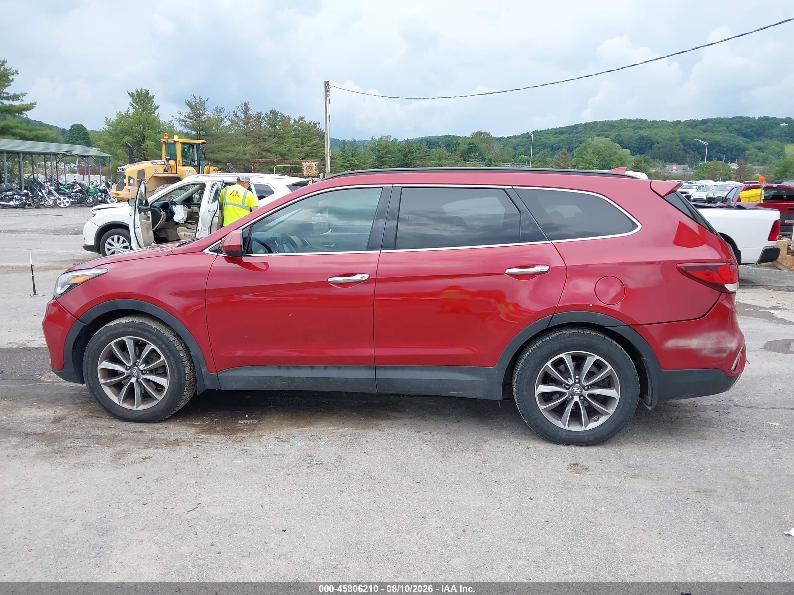 2017 HYUNDAI SANTA FE SE