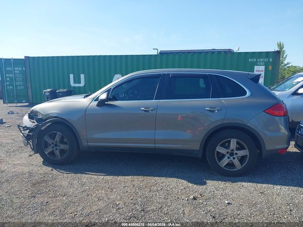 2014 PORSCHE CAYENNE