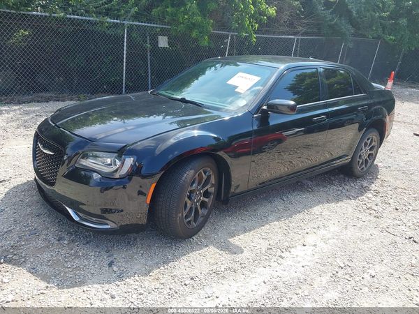 2017 CHRYSLER 300 — I2
