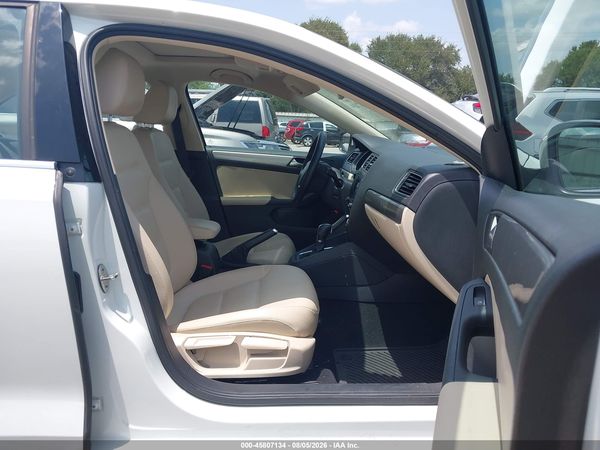 2017 VOLKSWAGEN JETTA 1.4T SE — I5