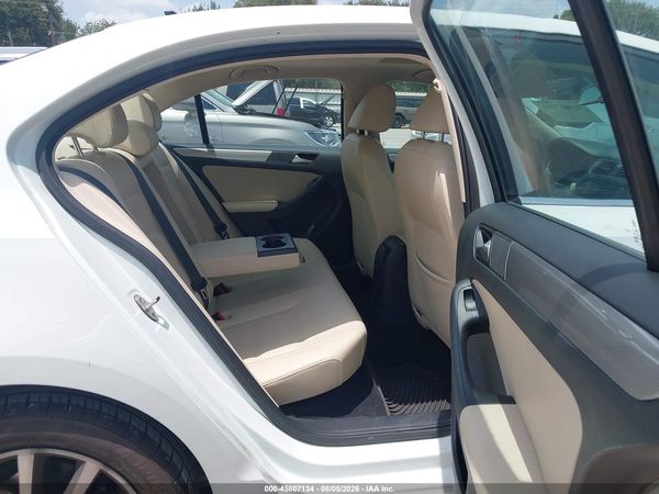 2017 VOLKSWAGEN JETTA 1.4T SE — I8
