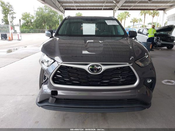 2022 TOYOTA HIGHLANDER XLE