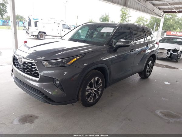 2022 TOYOTA HIGHLANDER XLE