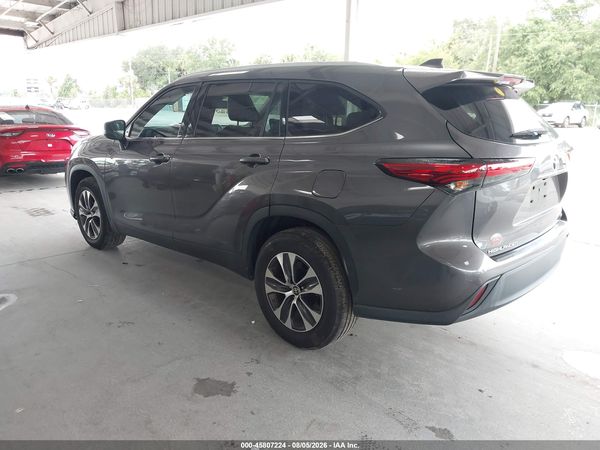 2022 TOYOTA HIGHLANDER XLE