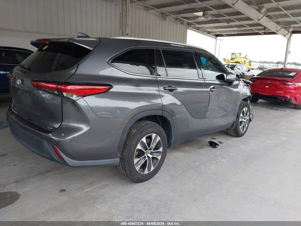 2022 TOYOTA HIGHLANDER XLE