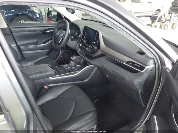 2022 TOYOTA HIGHLANDER XLE