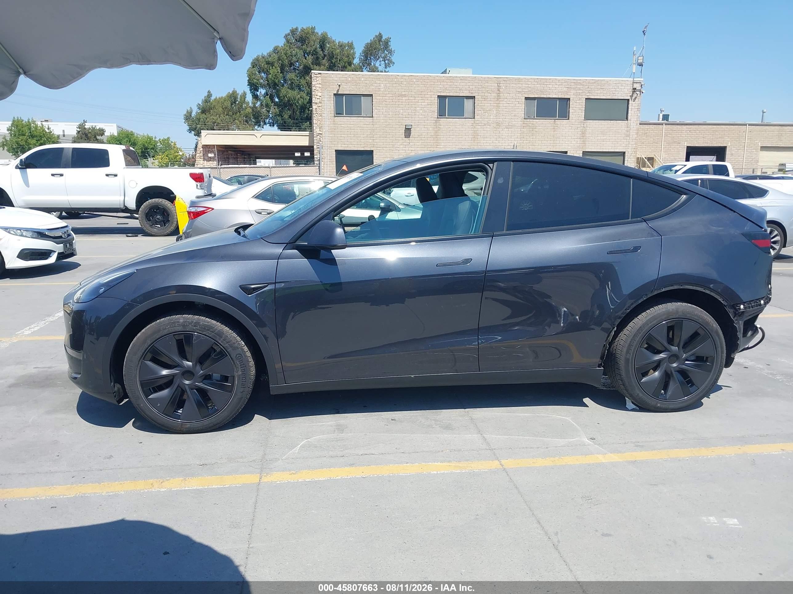 2025 TESLA MODEL Y