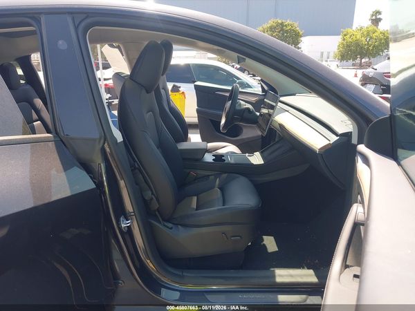 2025 TESLA MODEL Y