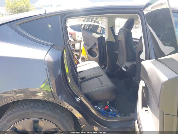 2025 TESLA MODEL Y