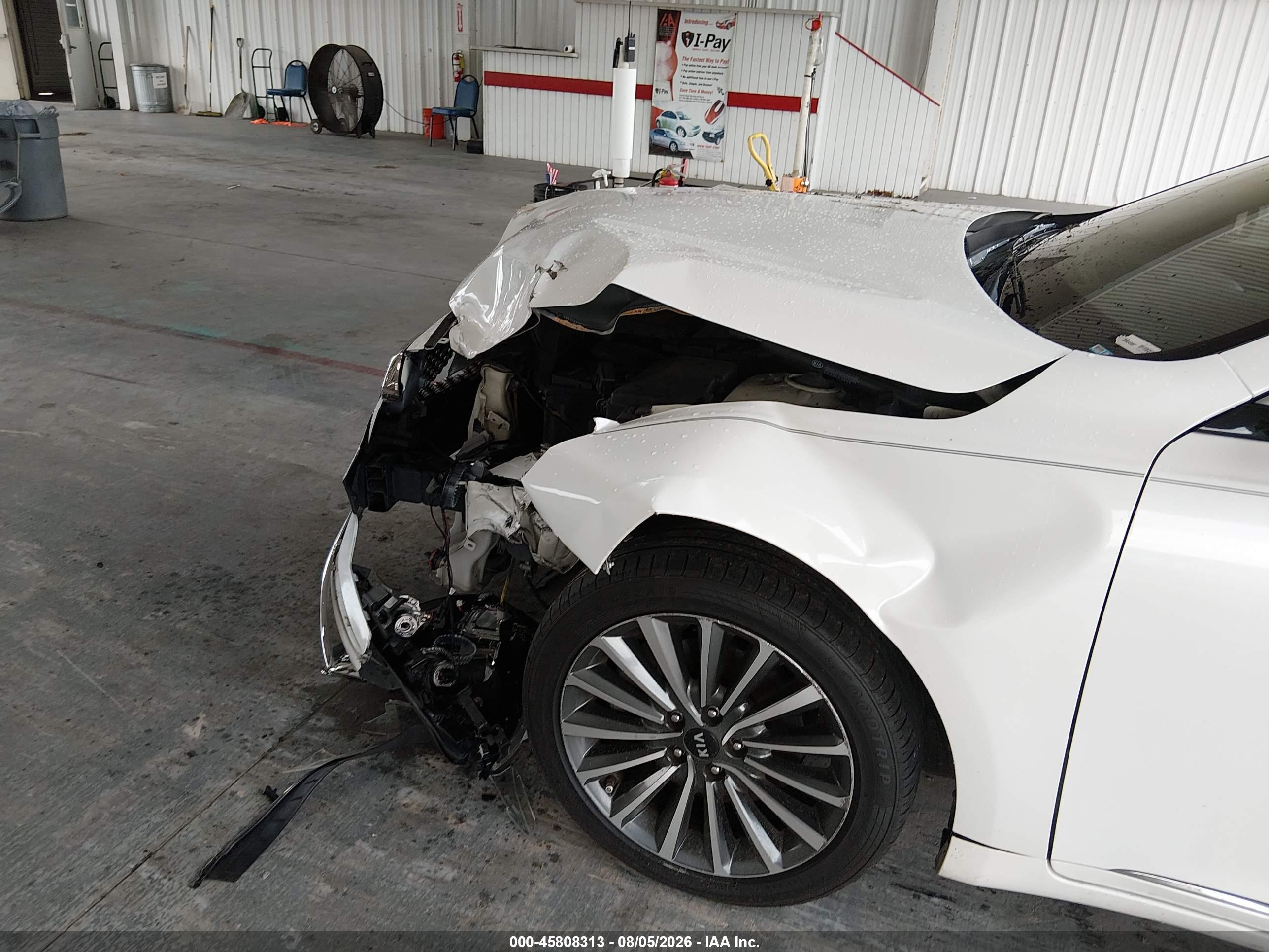 2017 KIA CADENZA PREMIUM