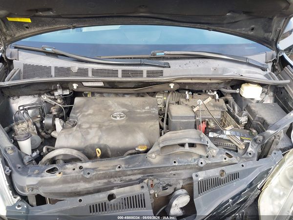 2016 TOYOTA SIENNA LE 8 PASSENGER