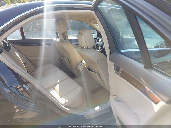 2013 MERCEDES-BENZ C 300 LUXURY 4MATIC