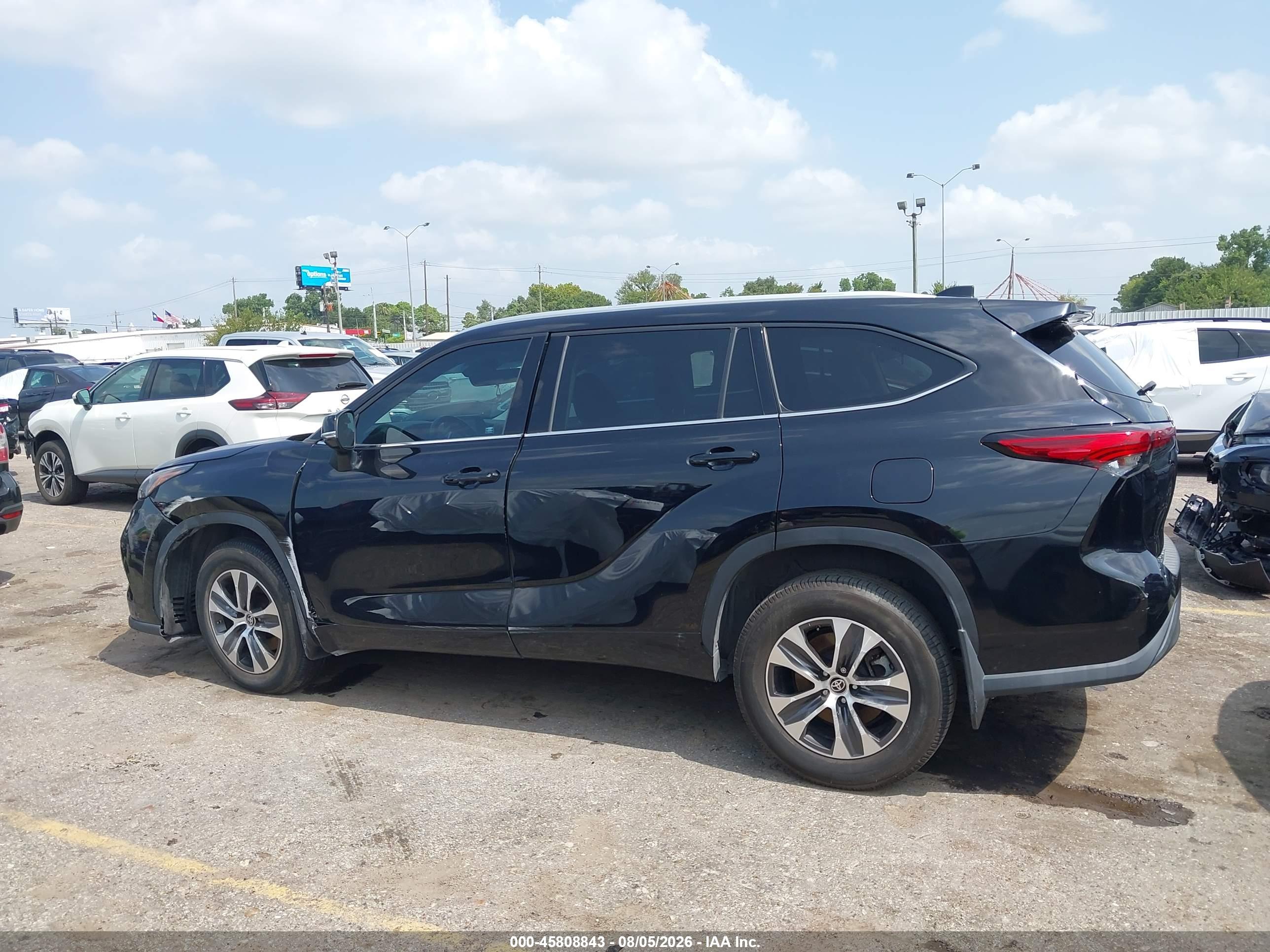 2022 TOYOTA HIGHLANDER XLE