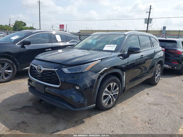 2022 TOYOTA HIGHLANDER XLE