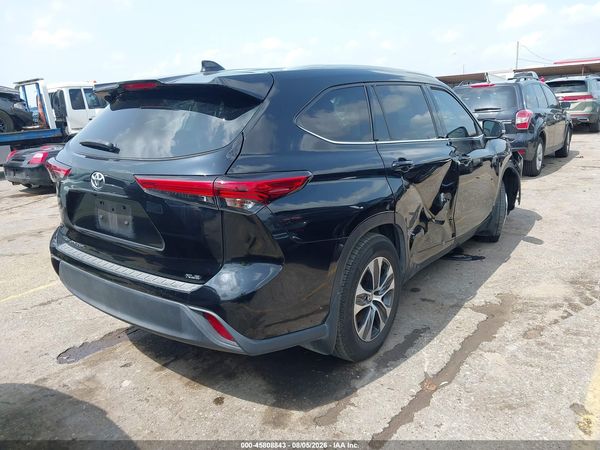 2022 TOYOTA HIGHLANDER XLE